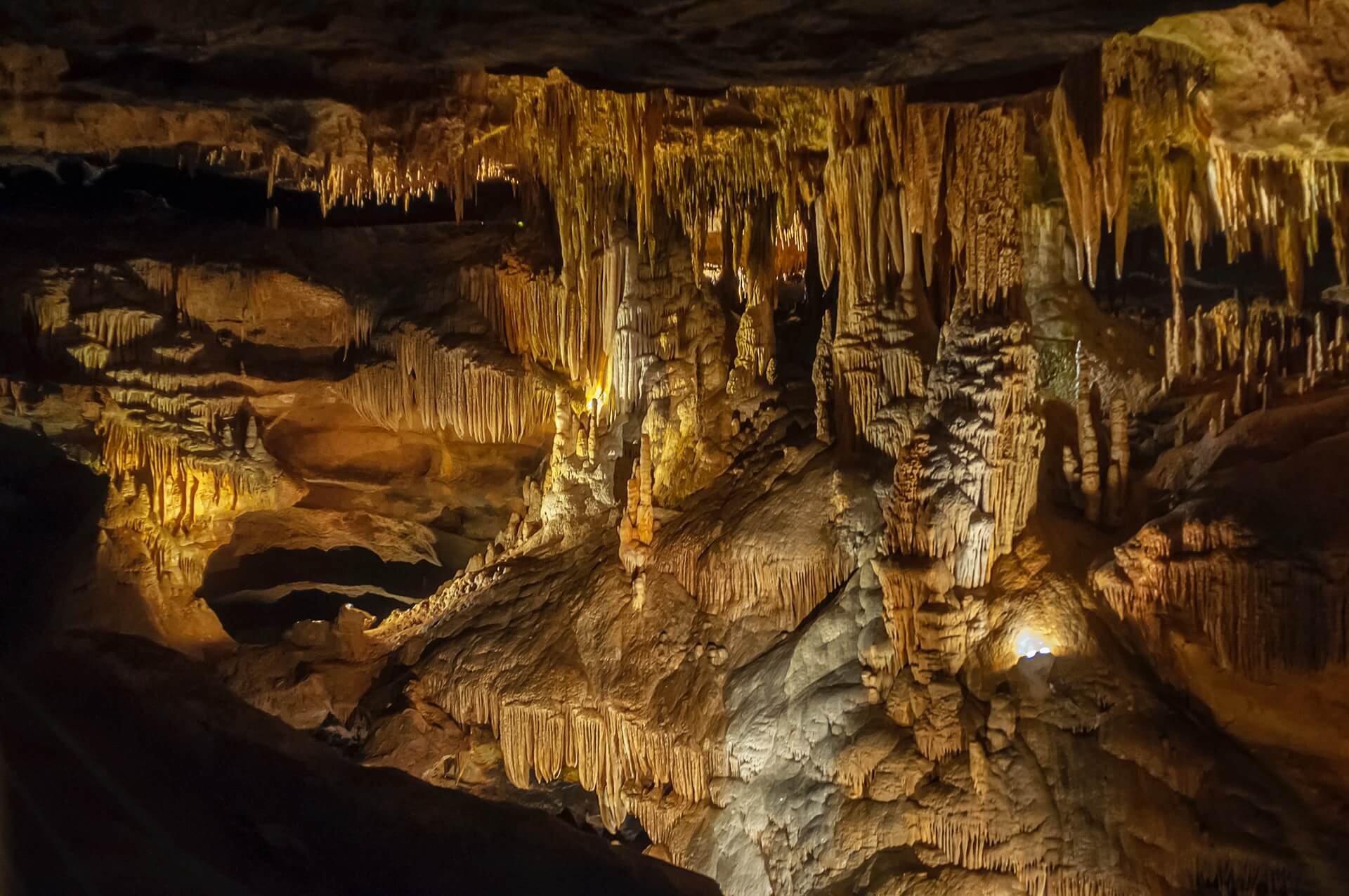 luray-caverns-natural-view