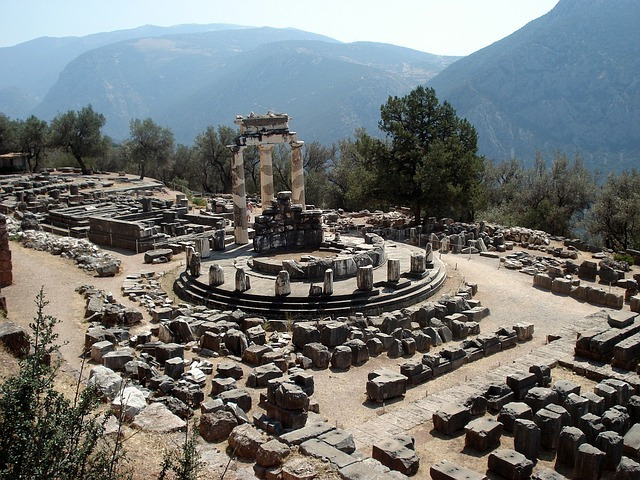 The temple of Athena in Delphi.