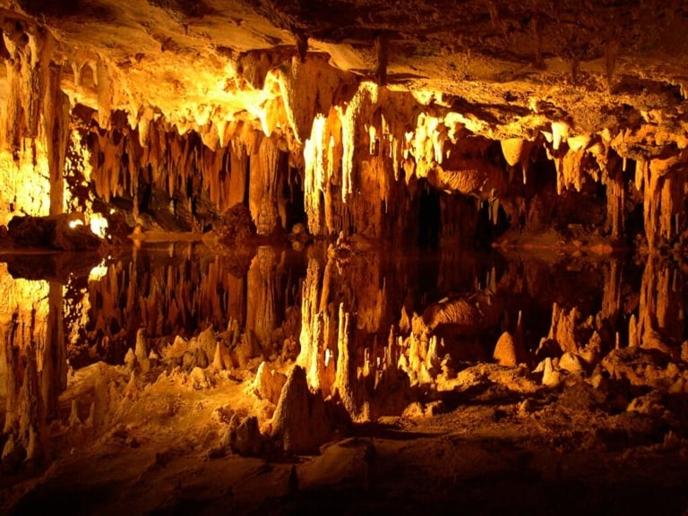 Luray Caverns vs. Shenandoah Caverns – A Tale of the Best Caverns in Virginia 