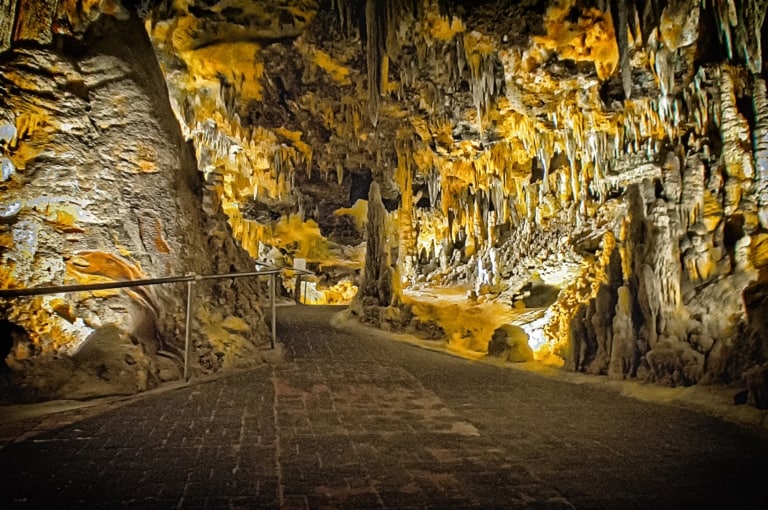Exploring the Depths: Unveiling the Best Caves and Caverns in Virginia – Luray Caverns vs. Grand Caverns