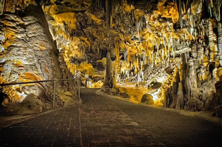 Exploring the Depths: Luray Caverns vs. Endless Caverns – Unveiling the Best Caves and Caverns in Virginia