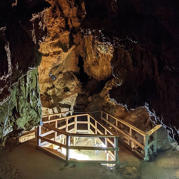 File:The Caverns at Natural Bridge VA.jpg