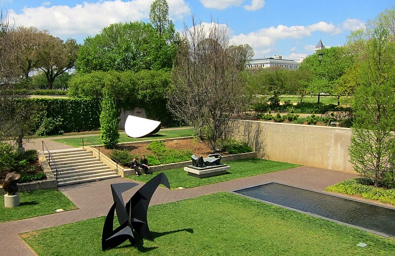 File:Hirshhorn Museum Sculpture Garden.JPG