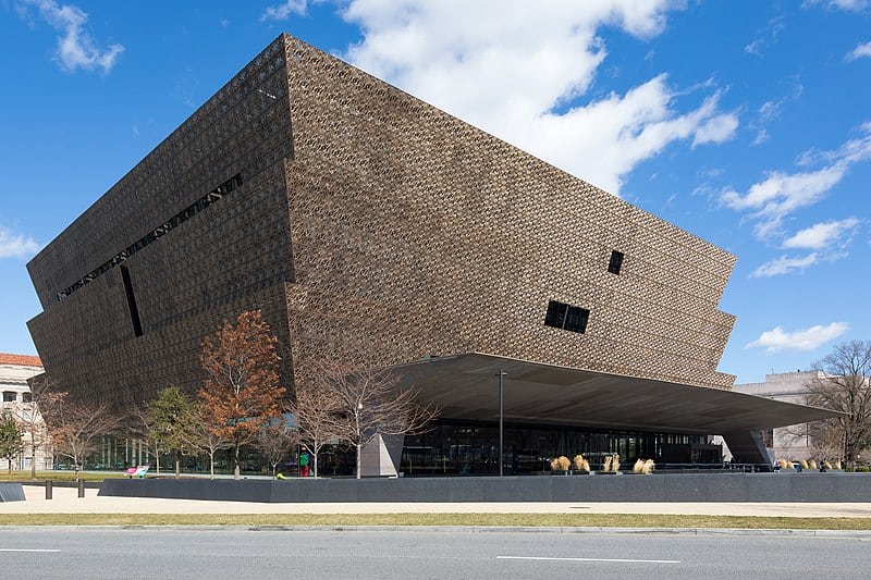 Ladawan:National Museum of African American History and Culture in February 2020.jpg